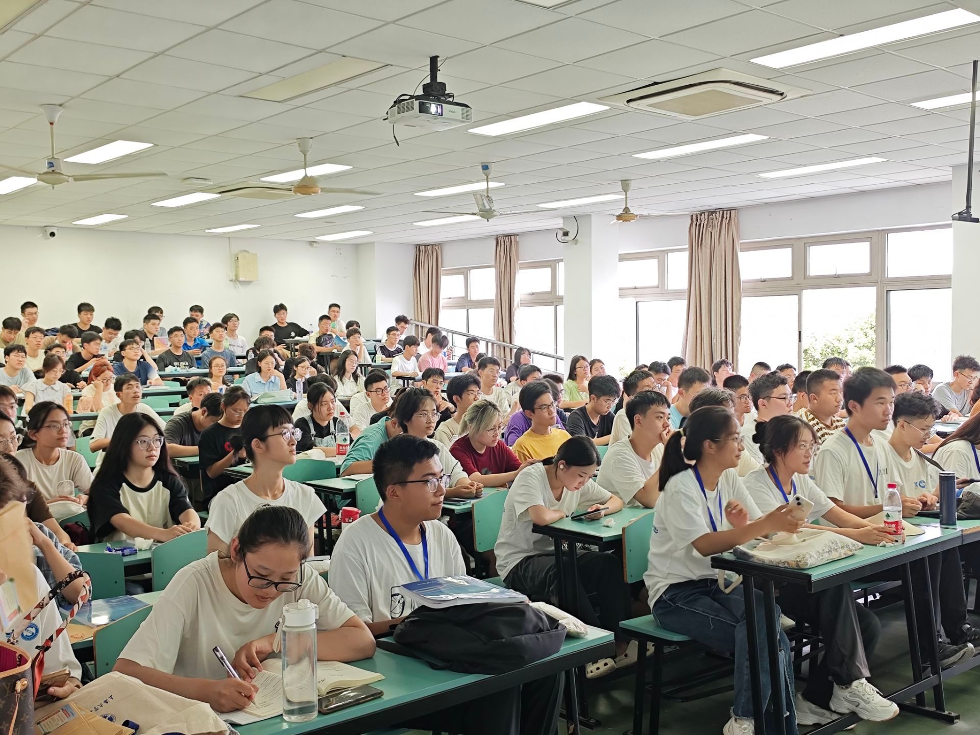 班级晤面会1.jpg 班级晤面会1.jpg
